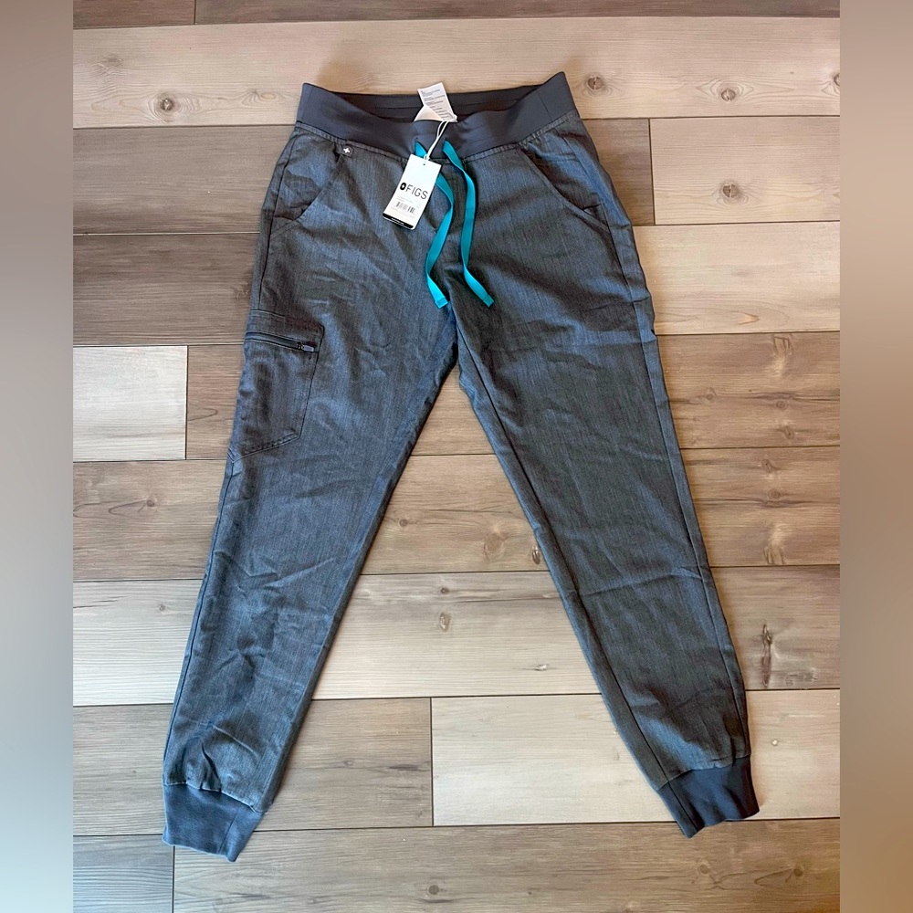 NEW Gray (graphite) FIGS scrub pants size small
